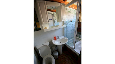 Yacht Aegean Clipper cabin bathroom