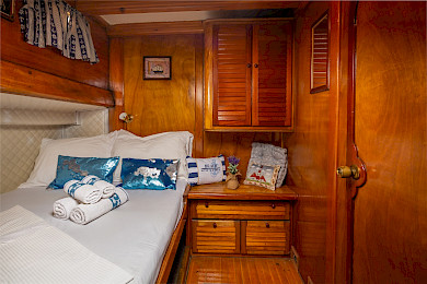 Yacht San cabin