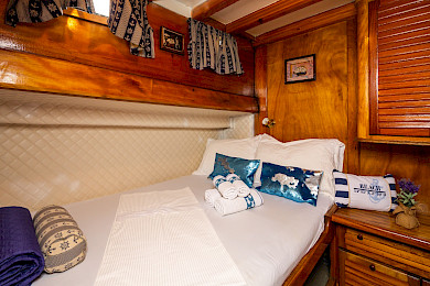 Yacht San cabin