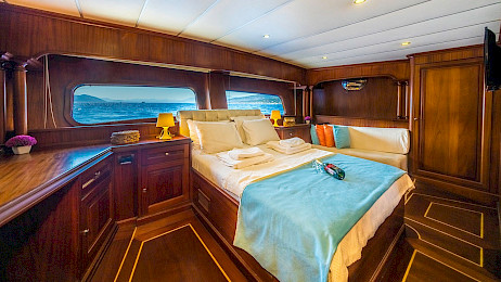 Yacht Dea Del Mare cabin