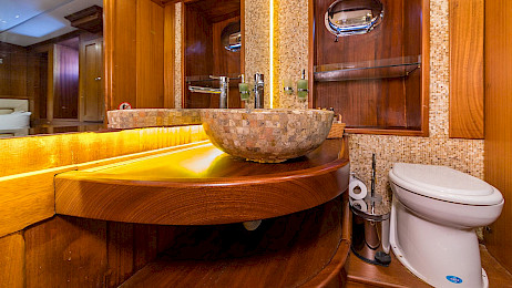 Yacht Dea Del Mare cabin bathroom