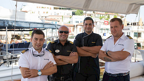 Yacht Dea Del Mare crew