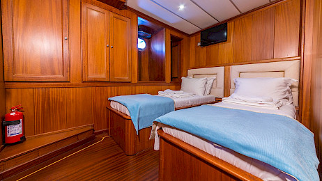 Yacht Dea Del Mare cabin