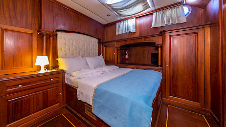 Yacht Dea Del Mare cabin