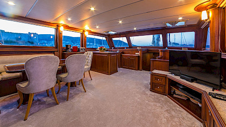 Yacht Dea Del Mare saloon