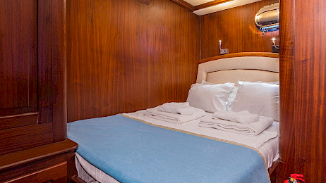 Yacht Dea Del Mare cabin