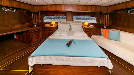 Yacht Dea Del Mare cabin