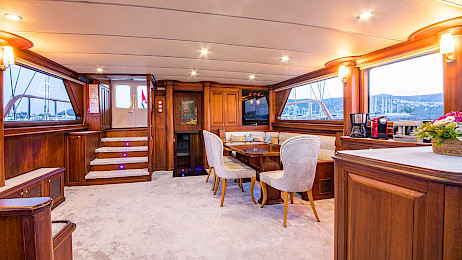 Yacht Dea Del Mare saloon