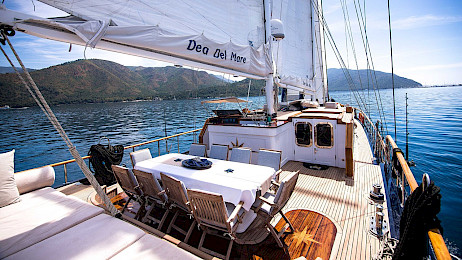 Yacht Dea Del Mare deck