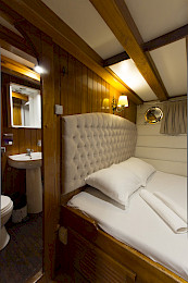 Yacht Hera cabin