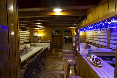 Yacht Hera saloon