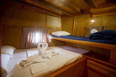 Yacht Harmonia cabin