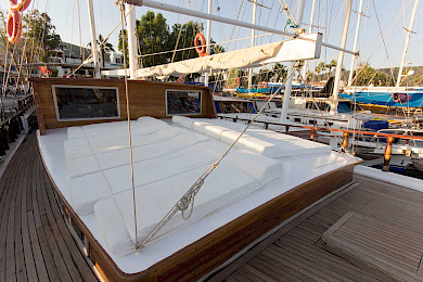 Yacht Harmonia deck