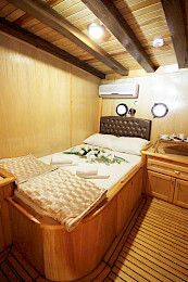 Yacht Harmonia cabin