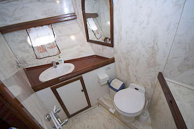 Yacht Vito cabin bathroom