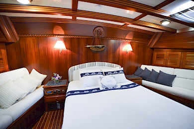 Yacht Ros Mare cabin