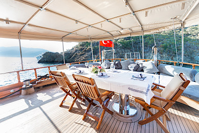 Yacht Ros Mare dining table