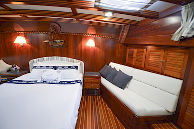 Yacht Ros Mare cabin