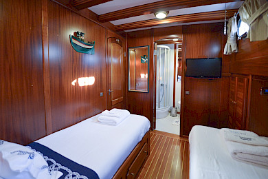 Yacht Ros Mare cabin