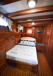 Yacht Ros Mare cabin