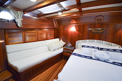 Yacht Ros Mare cabin