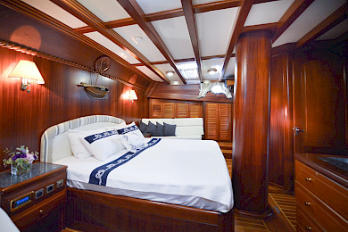 Yacht Ros Mare cabin