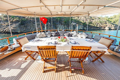 Yacht Ros Mare dining table