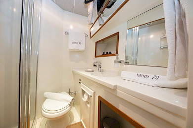 Yacht Serenity 70 cabin bathroom