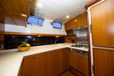 Yacht Serenity 70 photo