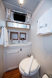 Yacht Serenity 70 cabin bathroom