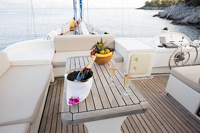 Yacht Serenity 70 photo