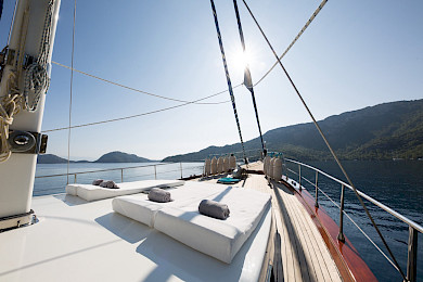 Yacht Serenity 70 deck