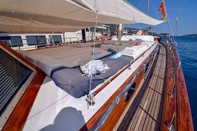 Yacht Perla Del Mar 1 deck