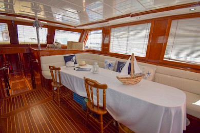 Yacht Perla Del Mar 1 saloon