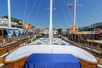 Yacht Perla Del Mar 1 deck