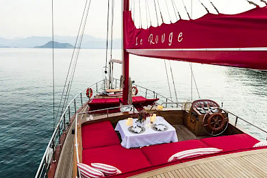 Yacht Le Rouge deck