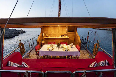 Yacht Le Rouge aft