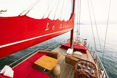 Yacht Le Rouge deck