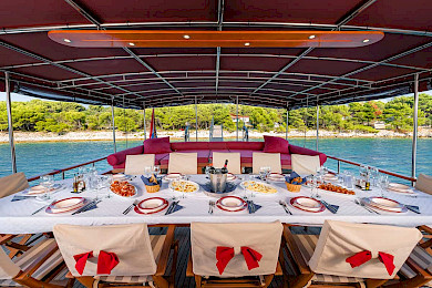 Yacht Croatia dining table