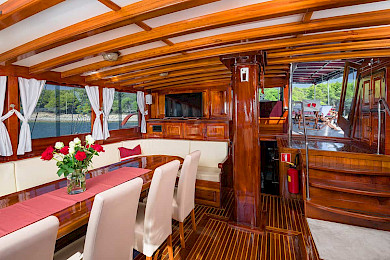 Yacht Croatia saloon