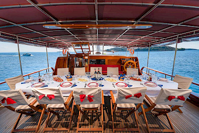 Yacht Croatia dining table