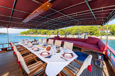 Yacht Croatia dining table