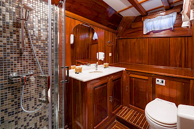 Yacht Croatia cabin bathroom