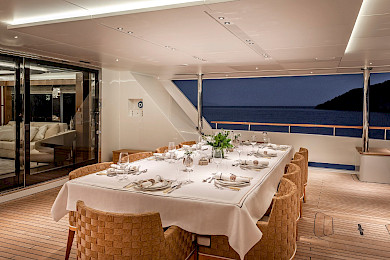 Yacht Sunrise dining table