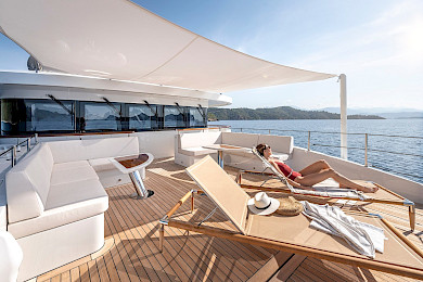 Yacht Sunrise flybridge