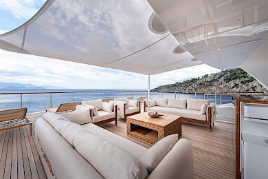 Yacht Sunrise flybridge