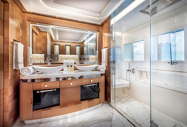 Yacht Sunrise cabin bathroom