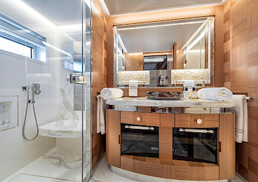 Yacht Sunrise cabin bathroom