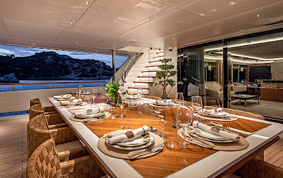 Yacht Sunrise dining table