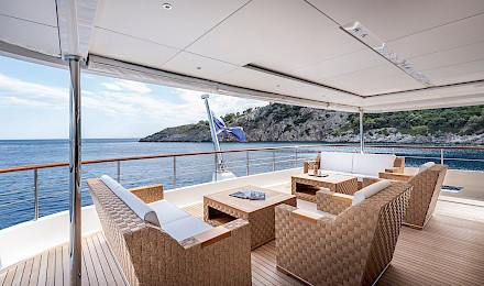 Yacht Sunrise flybridge